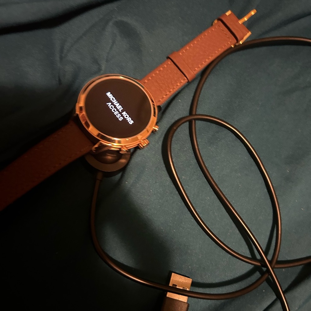 This watch comes with a charger A classy watch is all you need used